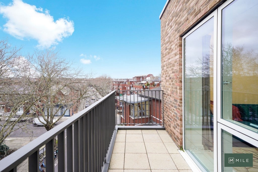 Flat Third Avenue in City of Westminster