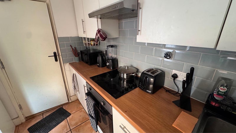 Room Knapp Road in Greater London