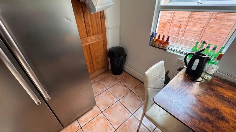 Room Knapp Road in Greater London