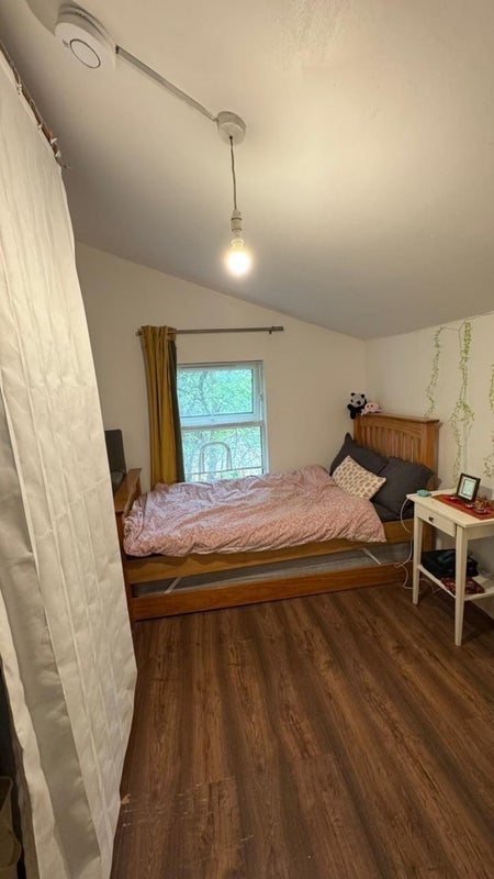 Room Knapp Road in Greater London