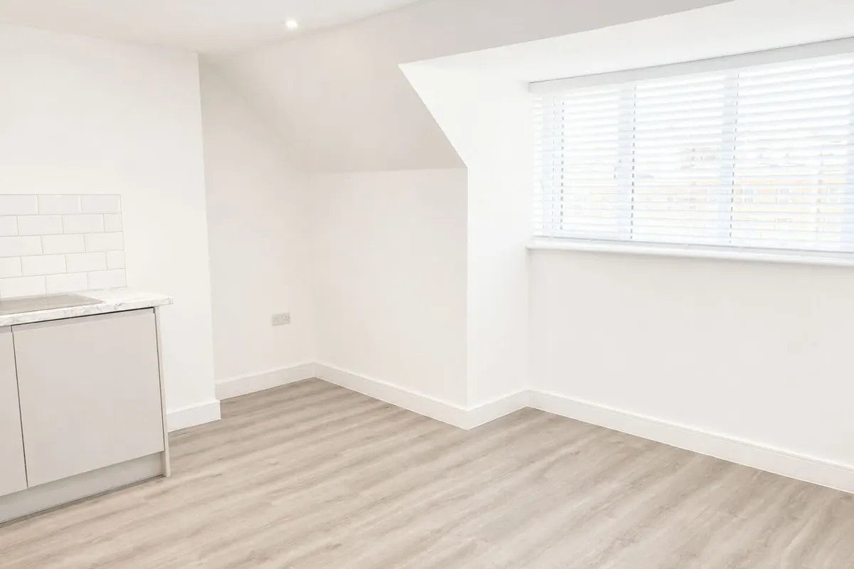 Flat Ordnance Road in Southampton