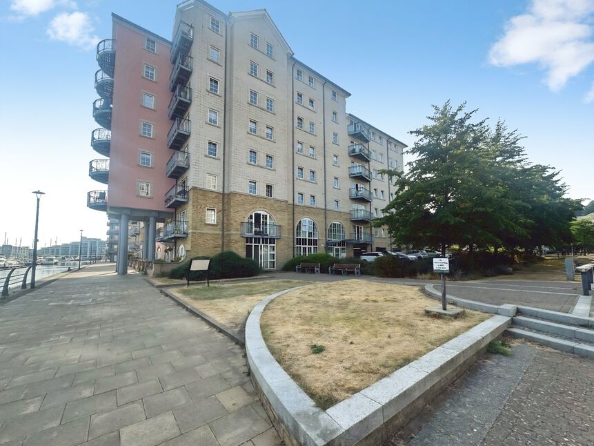 Flat Lower Burlington Road in Bristol