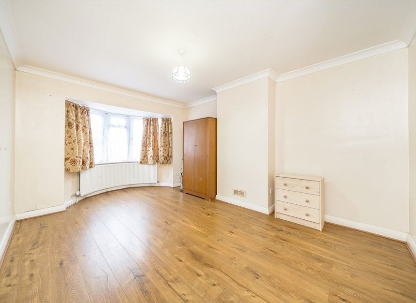 House Gracefield Gardens in Greater London