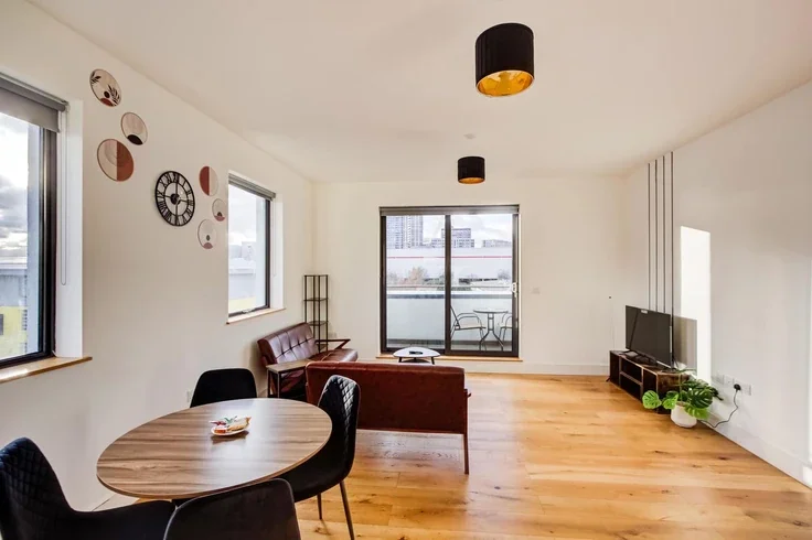 Flat Fourth Way in Greater London