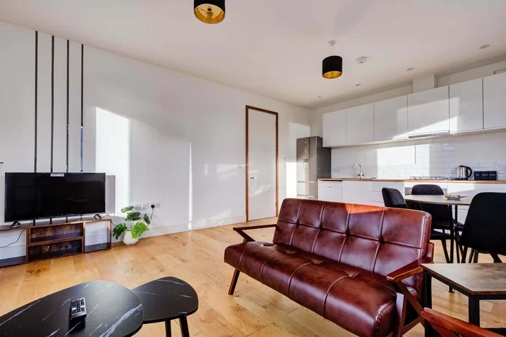 Flat Fourth Way in Greater London