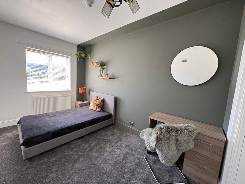 Room New Road in Bristol