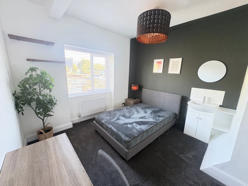 Room New Road in Bristol