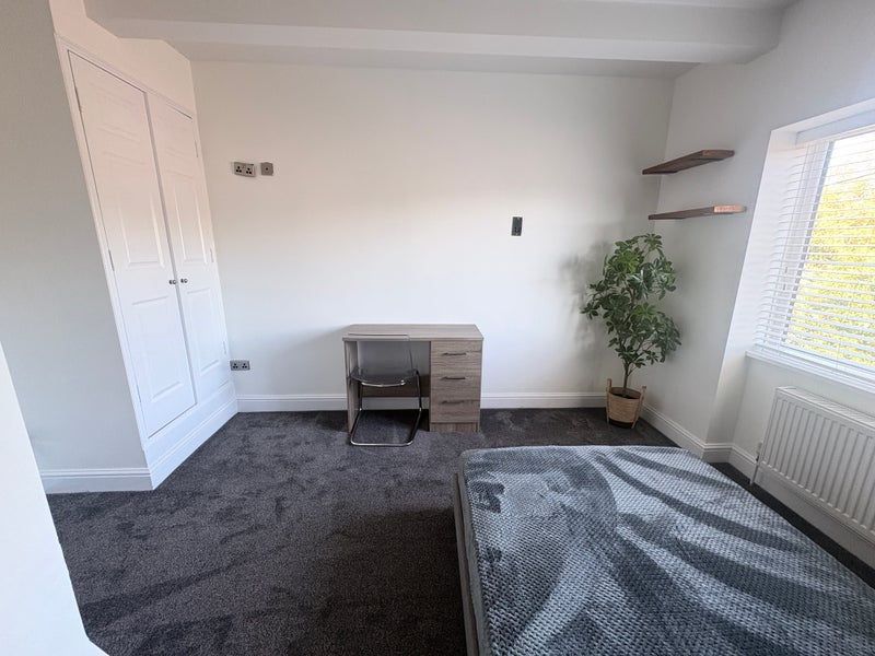 Room New Road in Bristol