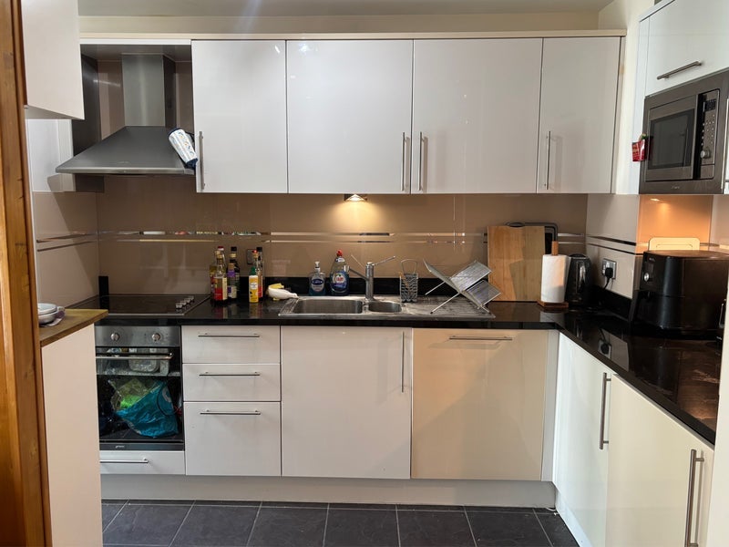Room Prestons Road in Greater London
