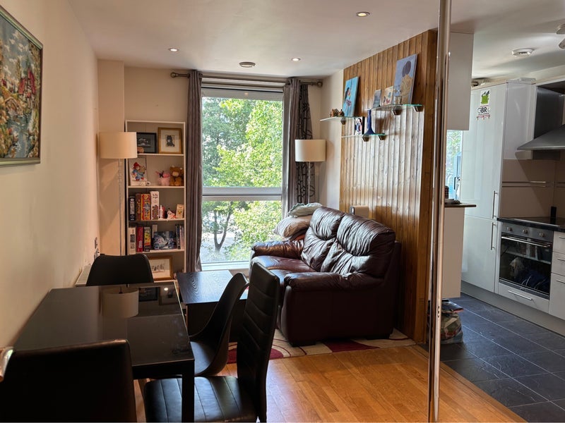 Room Prestons Road in Greater London