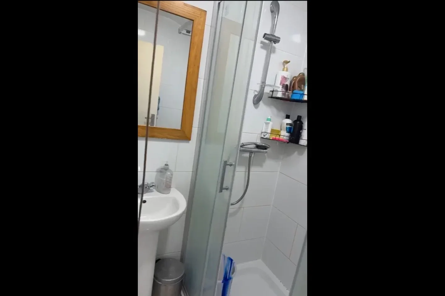 Room Romford Road in Greater London
