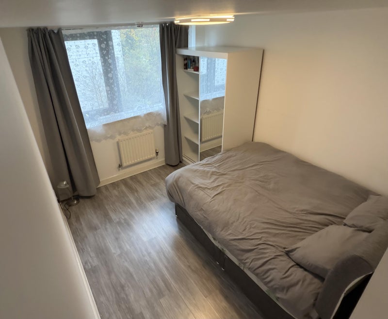 Room Blackwall Way in Greater London