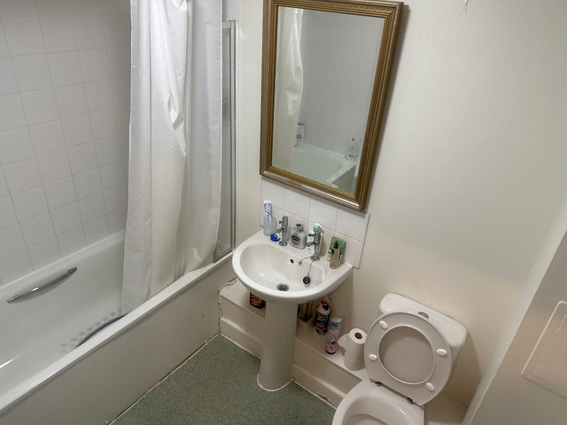 Room Blackwall Way in Greater London