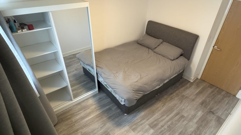 Room Blackwall Way in Greater London