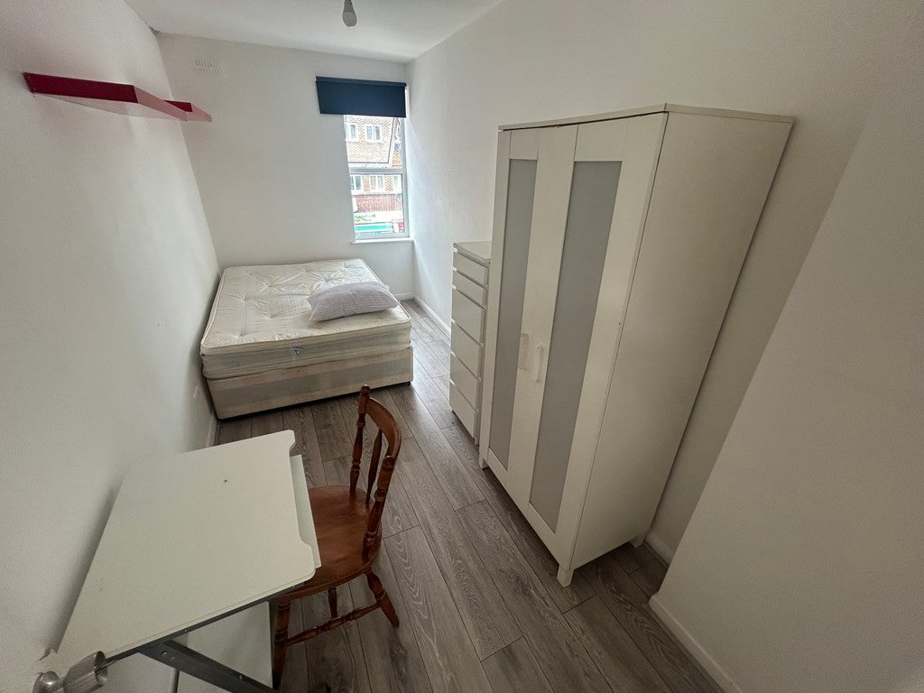 Room Bethnal Green Road in Greater London