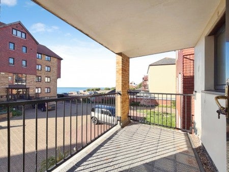 Flat The Riviera in Folkestone and Hythe District