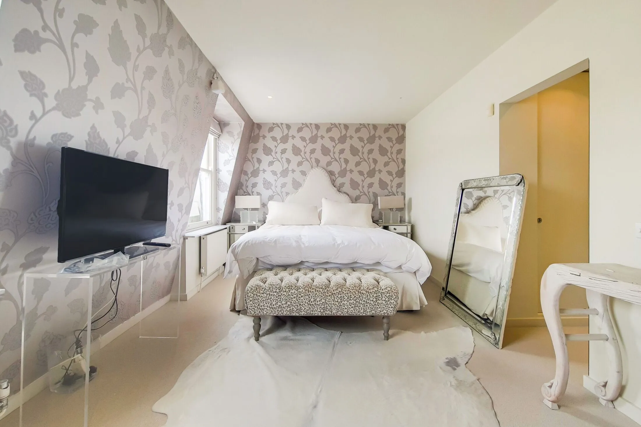 Flat Cranley Gardens in Greater London