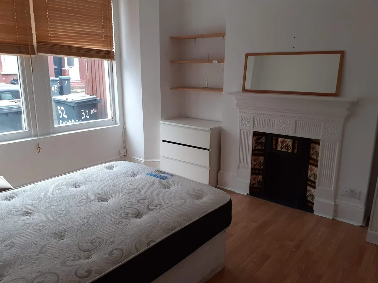 Room Richmond Road in Greater London