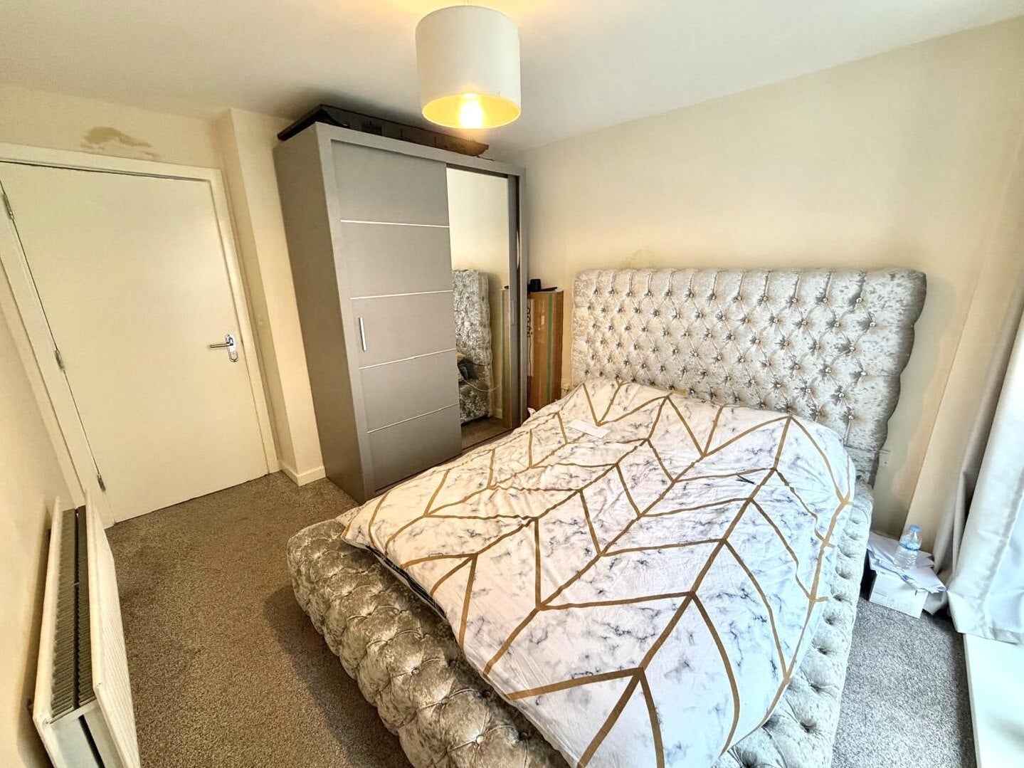 Flat Spring Place in Greater London
