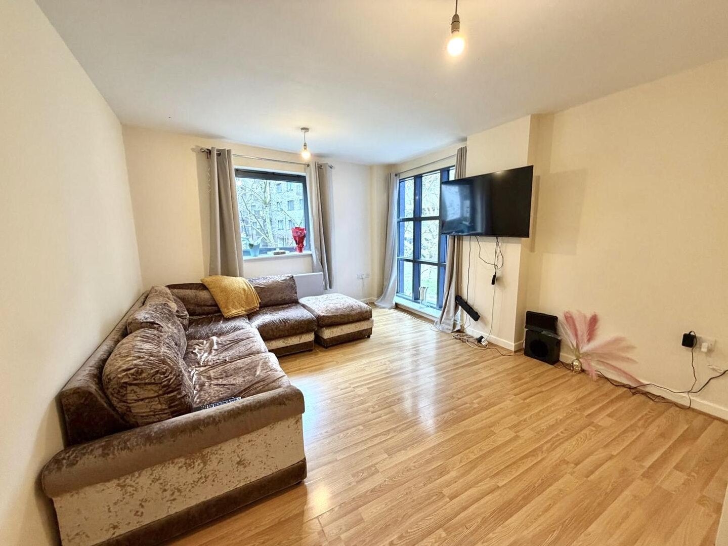 Flat Spring Place in Greater London