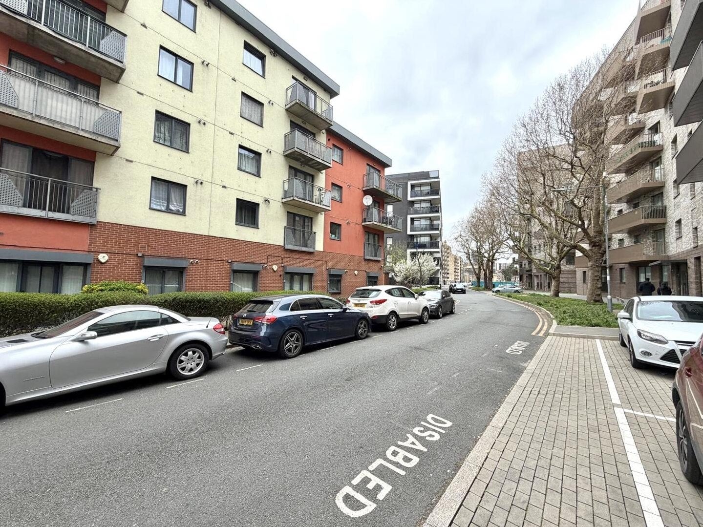 Flat Spring Place in Greater London