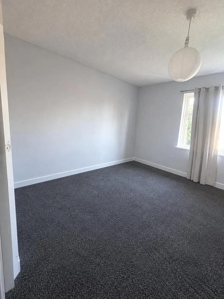 Room Marine Court in Purfleet-on-Thames