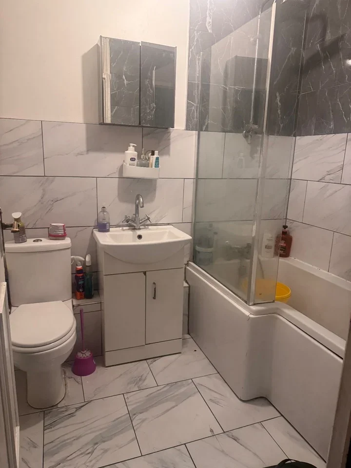 Room Marine Court in Purfleet-on-Thames