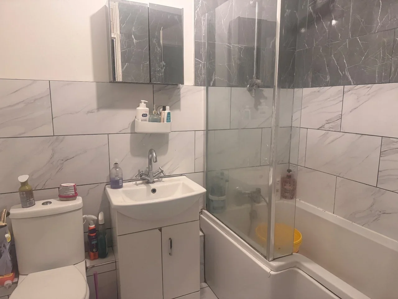Room Marine Court in Purfleet-on-Thames