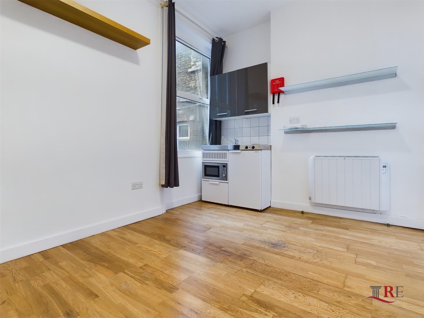 Flat Chamberlayne Road in Greater London