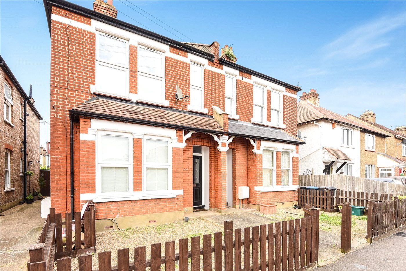 Flat Tolworth Park Road in Greater London
