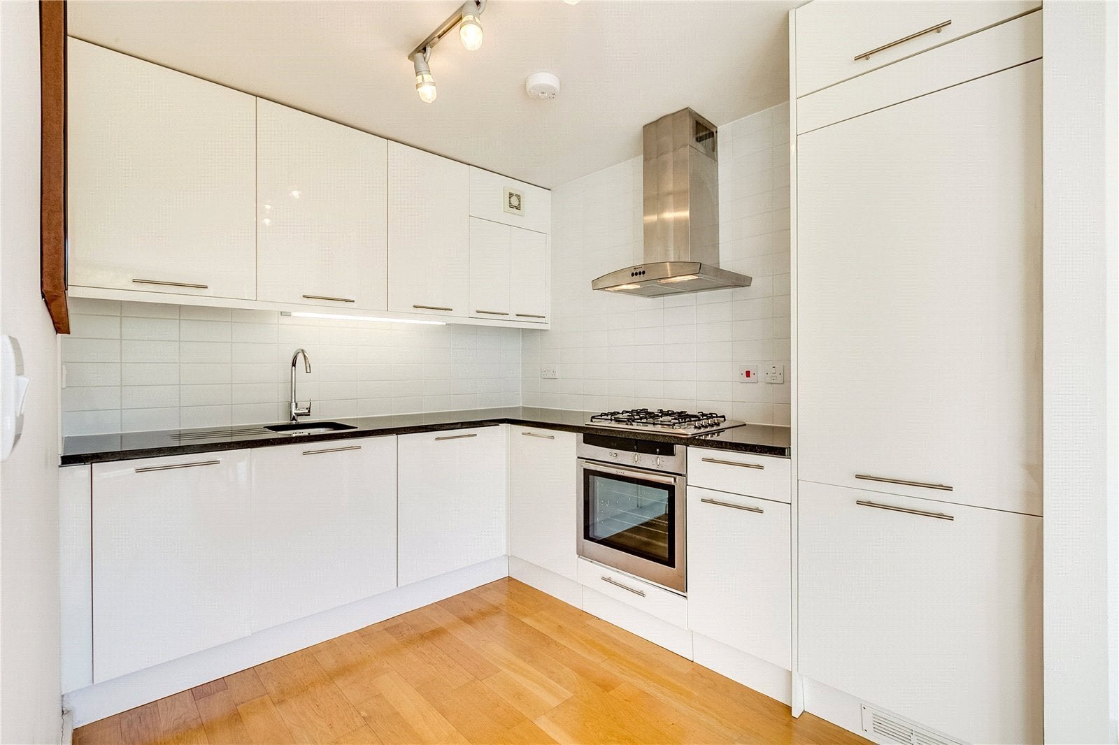 Flat Kew Bridge Court in Greater London
