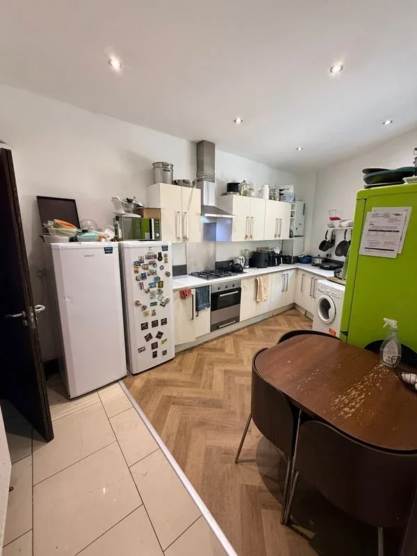 Room Kennington Road in Greater London