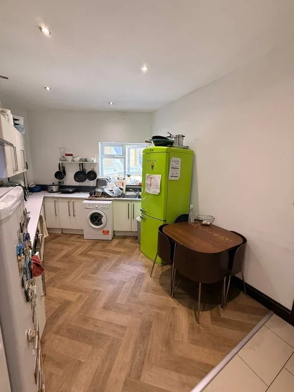 Room Kennington Road in Greater London