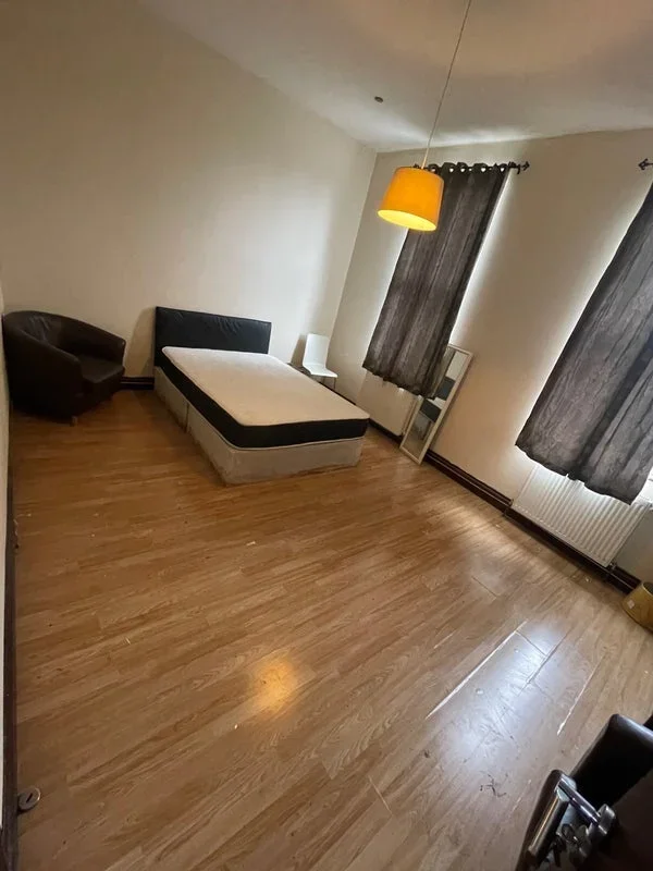Room Kennington Road in Greater London
