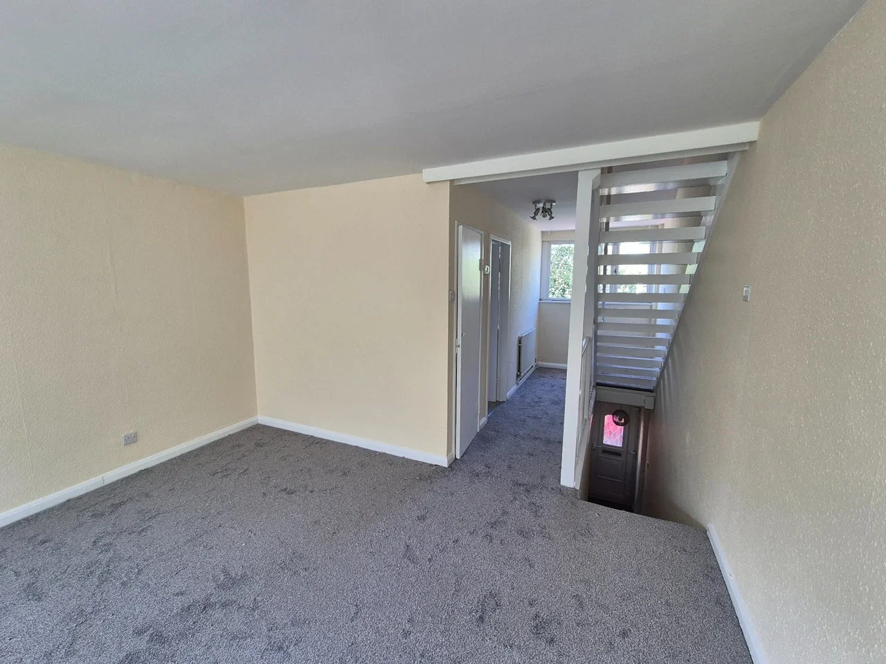 Flat Maybank Avenue in Greater London