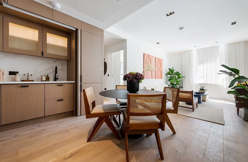 Flat Pembridge Gardens in Greater London