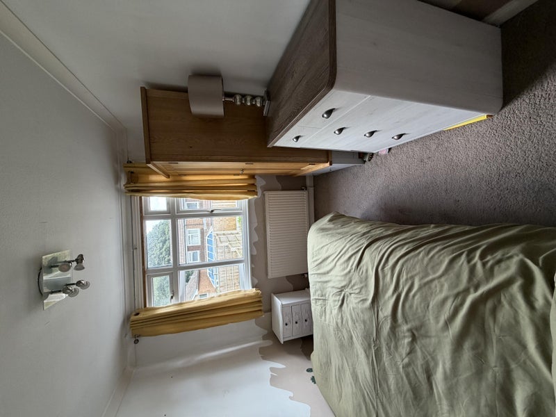 Room Sedgefield Drive in Bolton