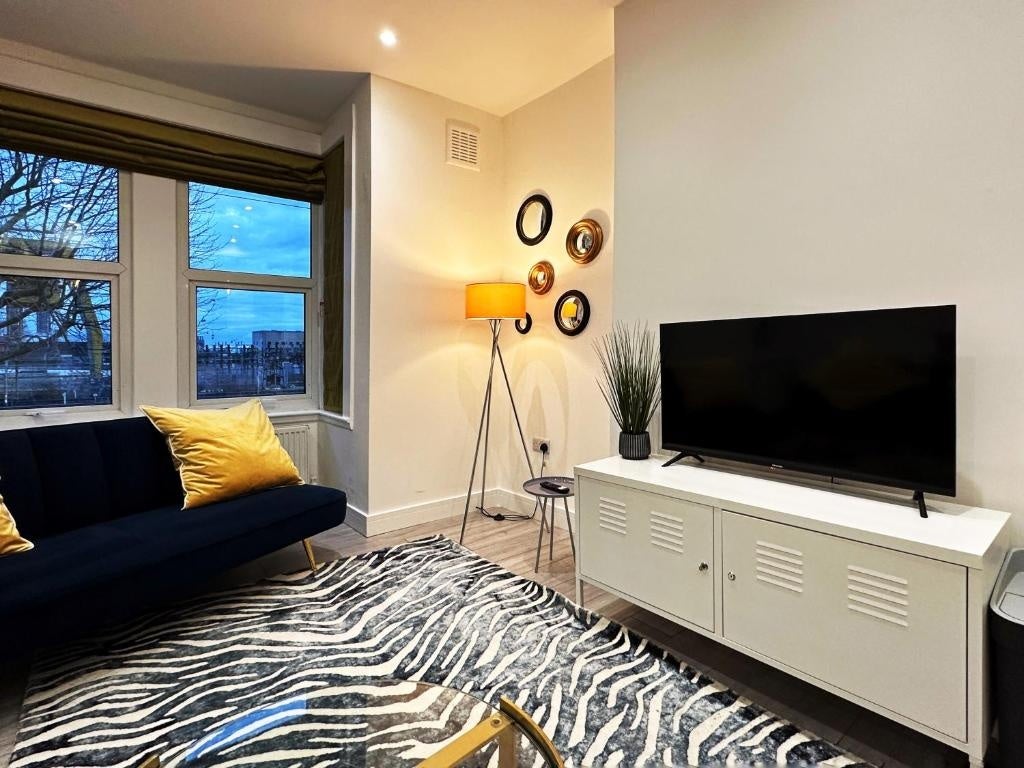 Flat Harley Road in Greater London