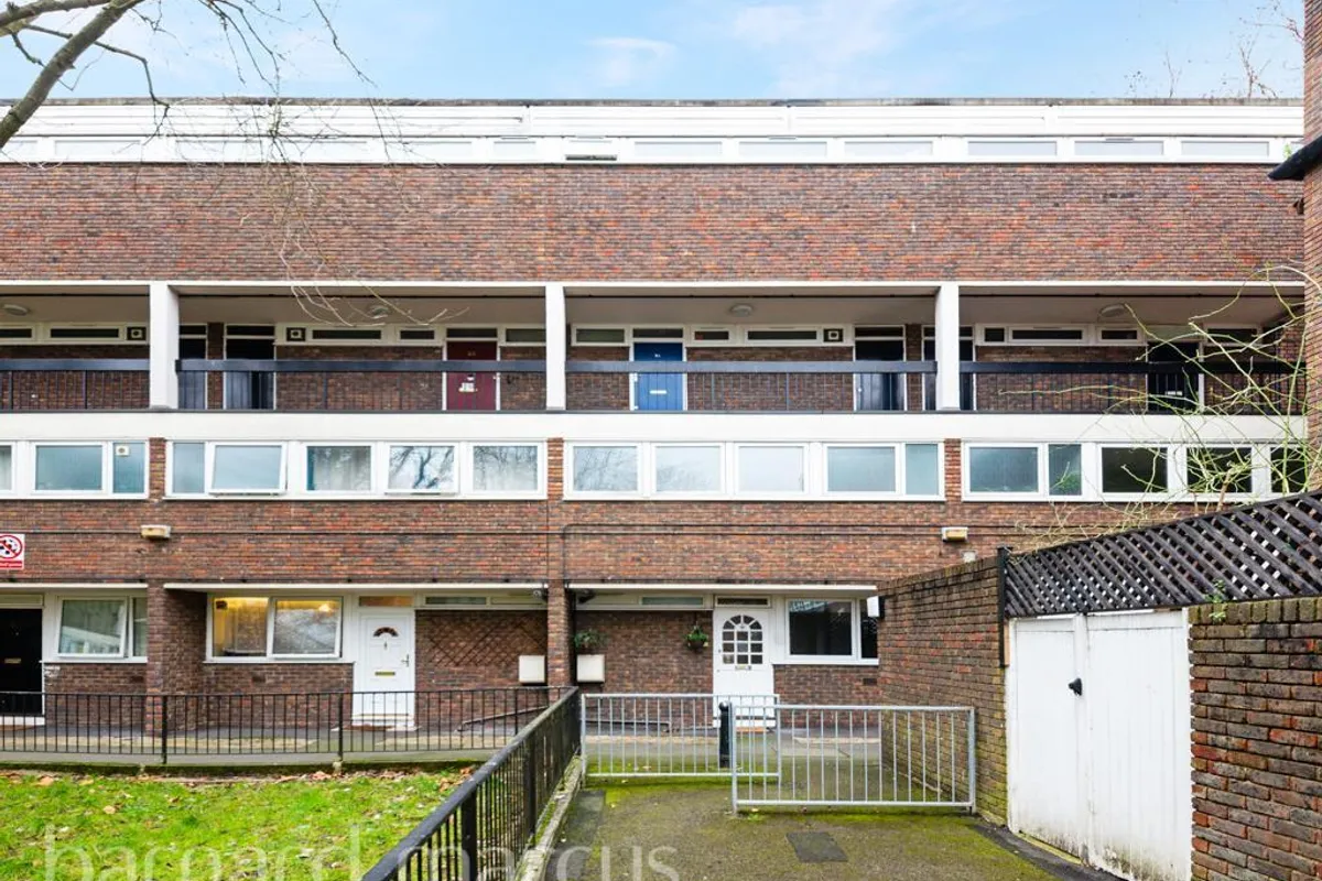 House Blenheim Court in Greater London