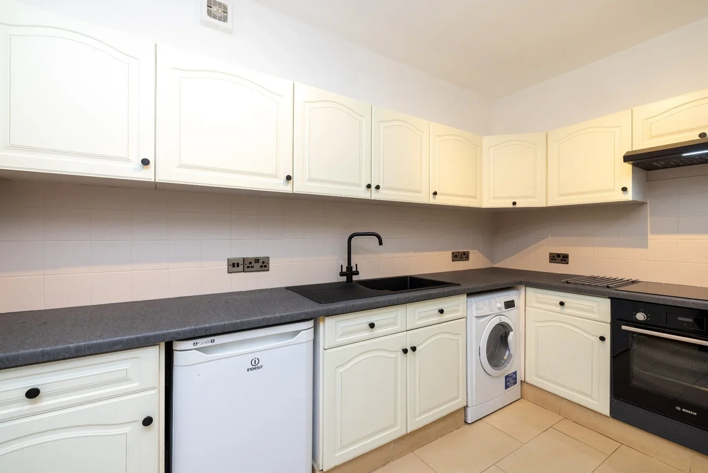 Flat Bethnal Green Road in Greater London