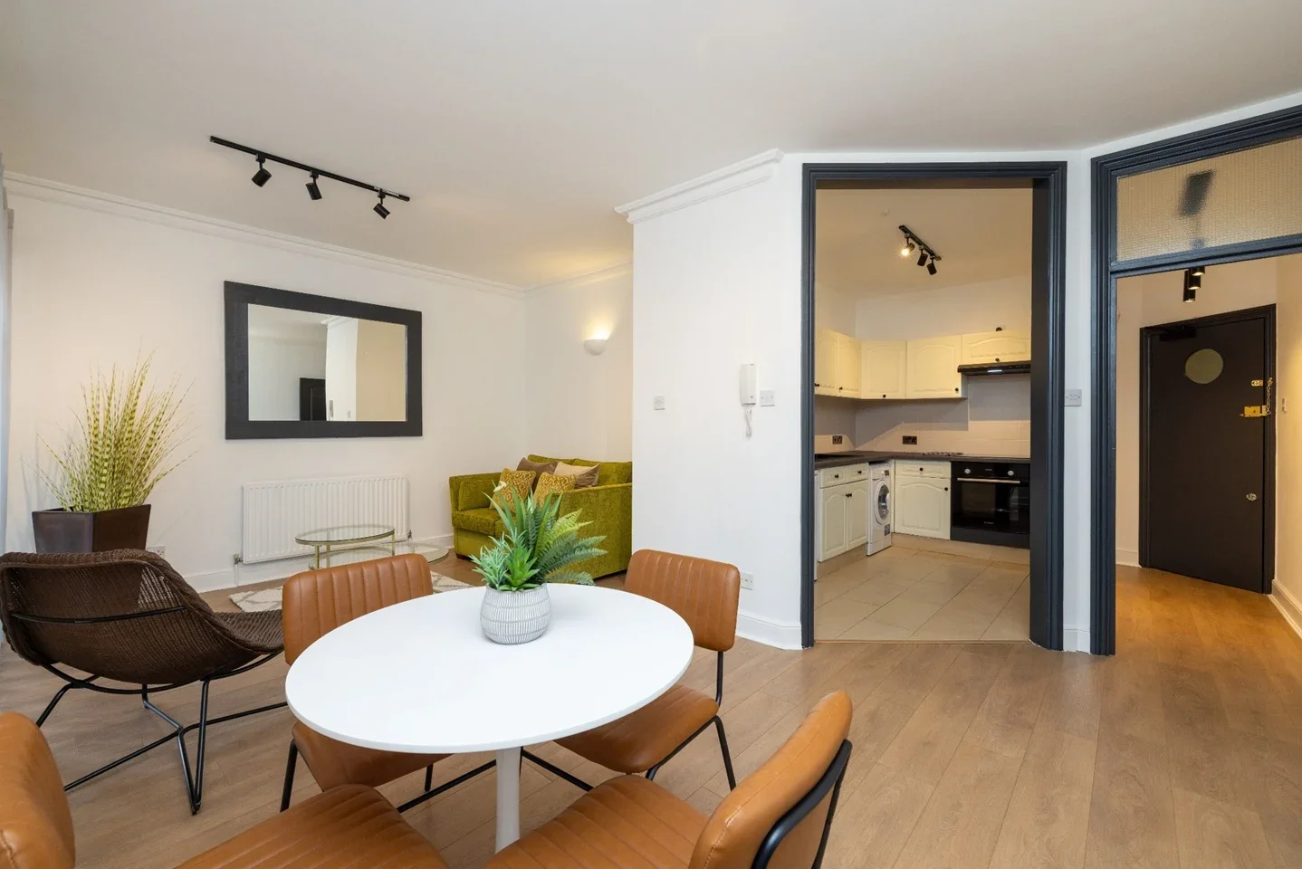 Flat Bethnal Green Road in Greater London