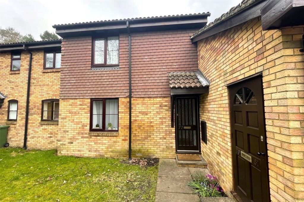 Flat Habershon Drive in Surrey Heath