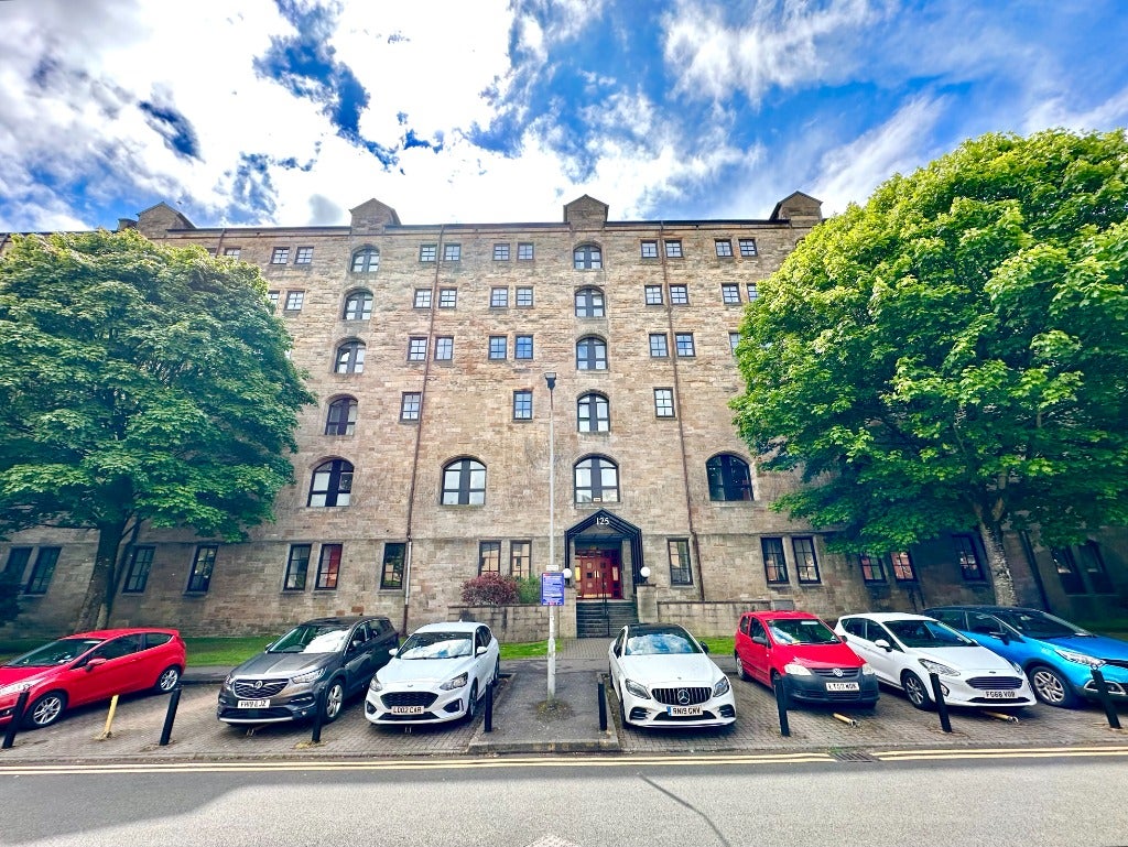 Flat Parsonage Square in Glasgow