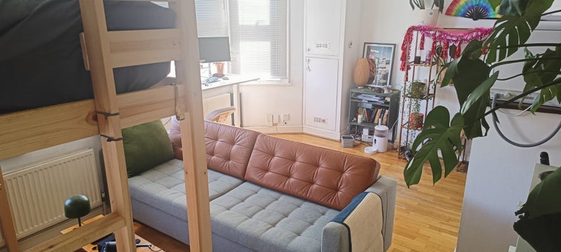 Flat Holmesdale Road in Greater London