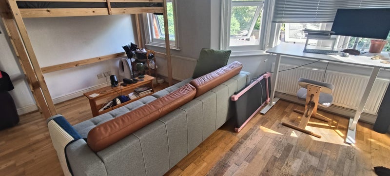 Flat Holmesdale Road in Greater London