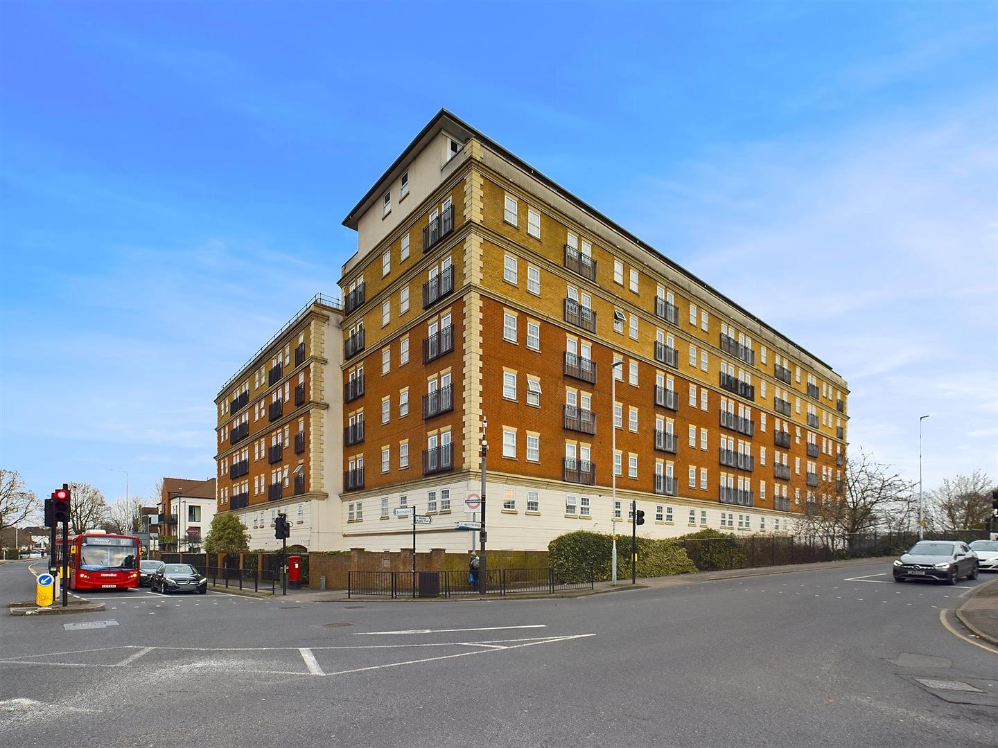 Flat Pembroke Road in Greater London