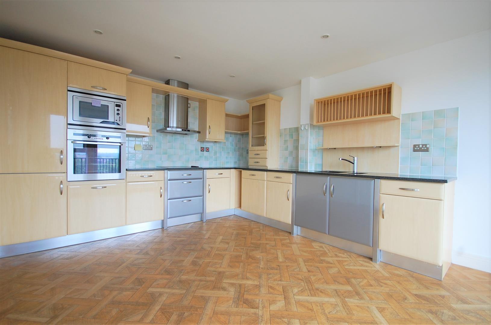 Flat Pembroke Road in Greater London