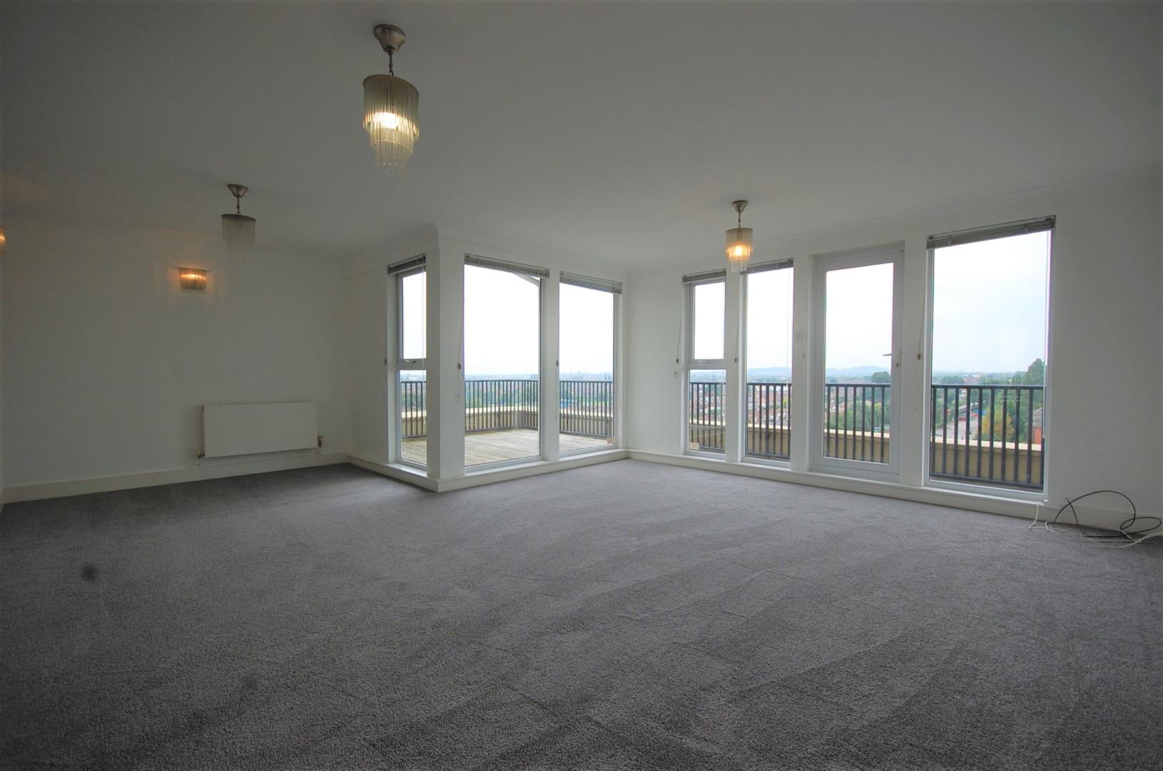 Flat Pembroke Road in Greater London