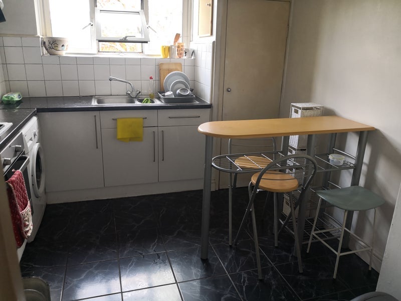 Room Stepney Way in Greater London