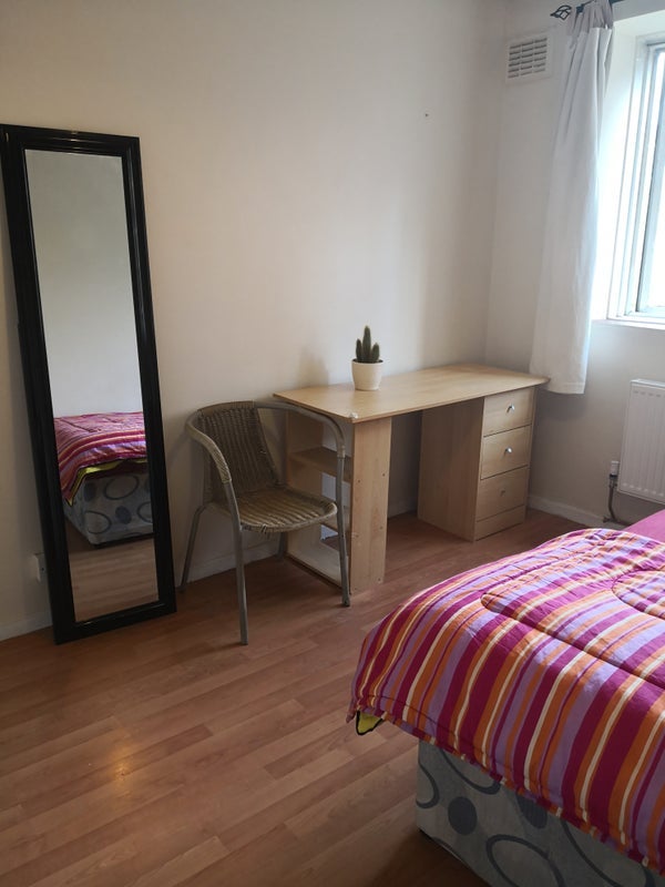 Room Stepney Way in Greater London